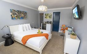 Hollywood Beach Suites Hostel And Hotel